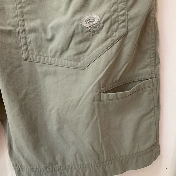 Mountain Hardwear Shorts, Sage Green, Zip Front, Side Pockets, Belt Loops, Sz 36 - Picture 10 of 13